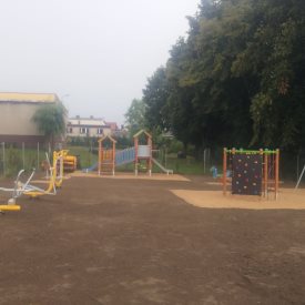 Porządkowanie terenu placu zabaw Orzesze, usługi koparką
